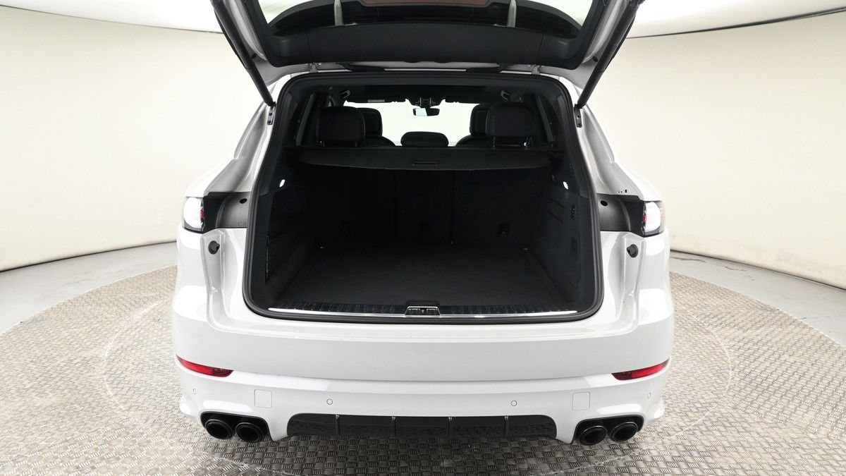 Porsche Cayenne Image 10