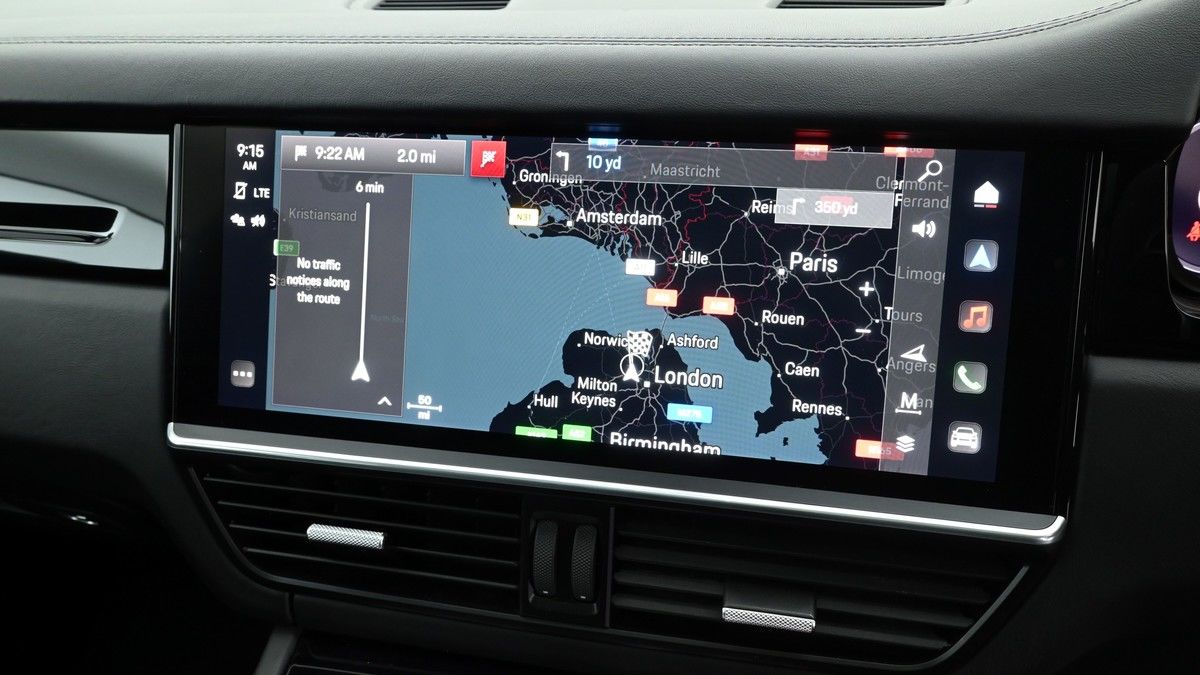 Porsche Cayenne Image 11