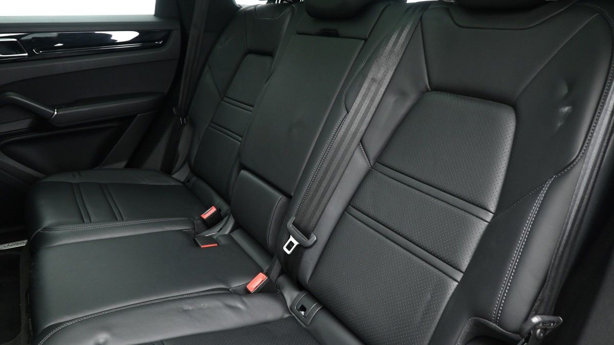 Porsche Cayenne Image 5