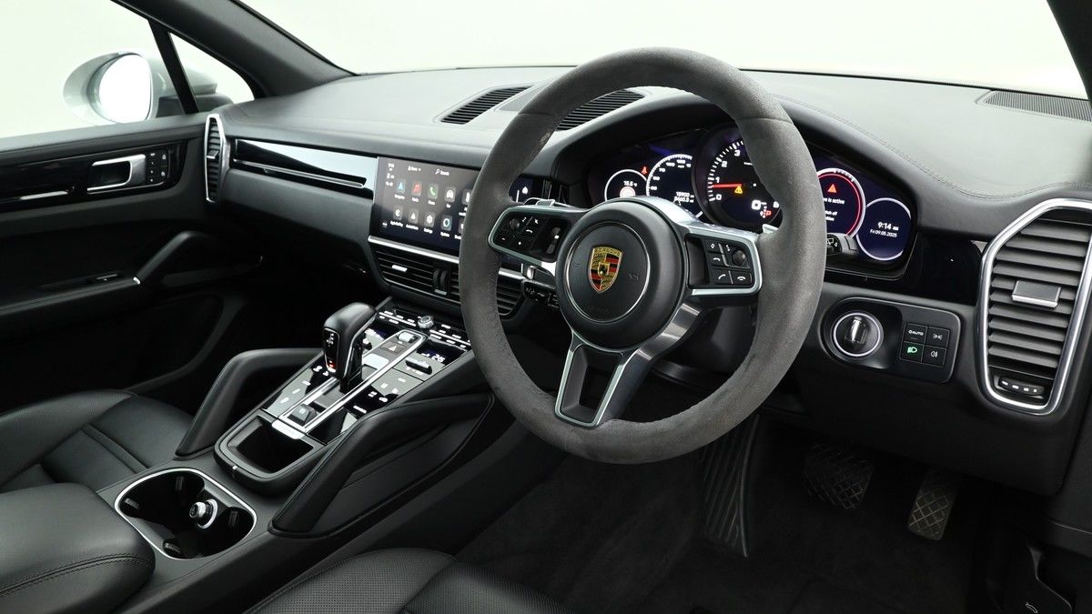 Porsche Cayenne Image 3