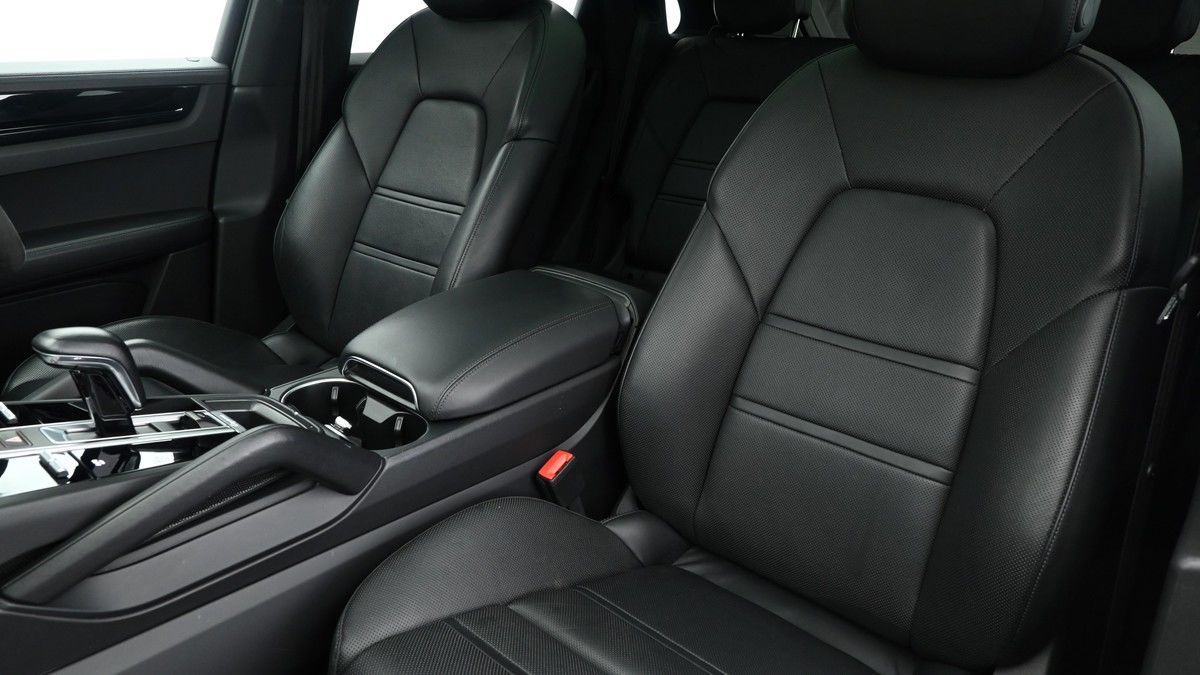 Porsche Cayenne Image 13