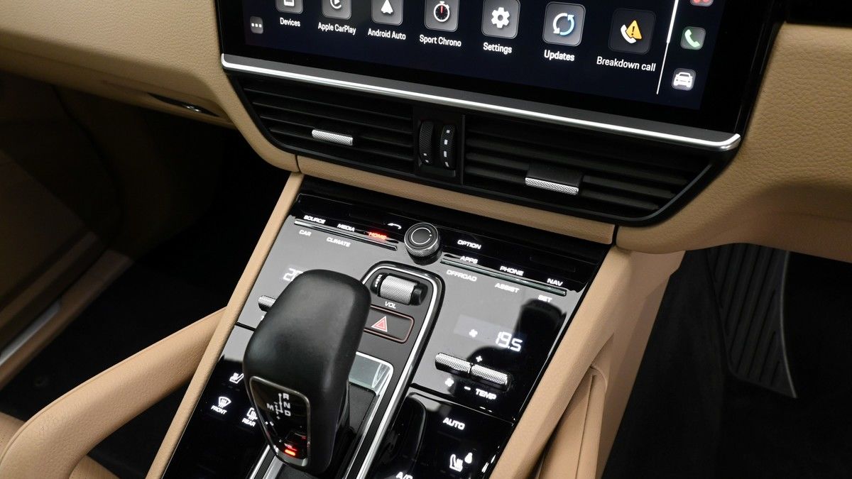 Porsche Cayenne Image 12