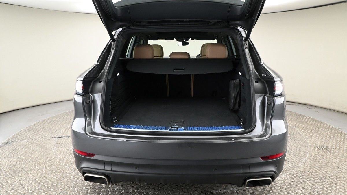 Porsche Cayenne Image 10