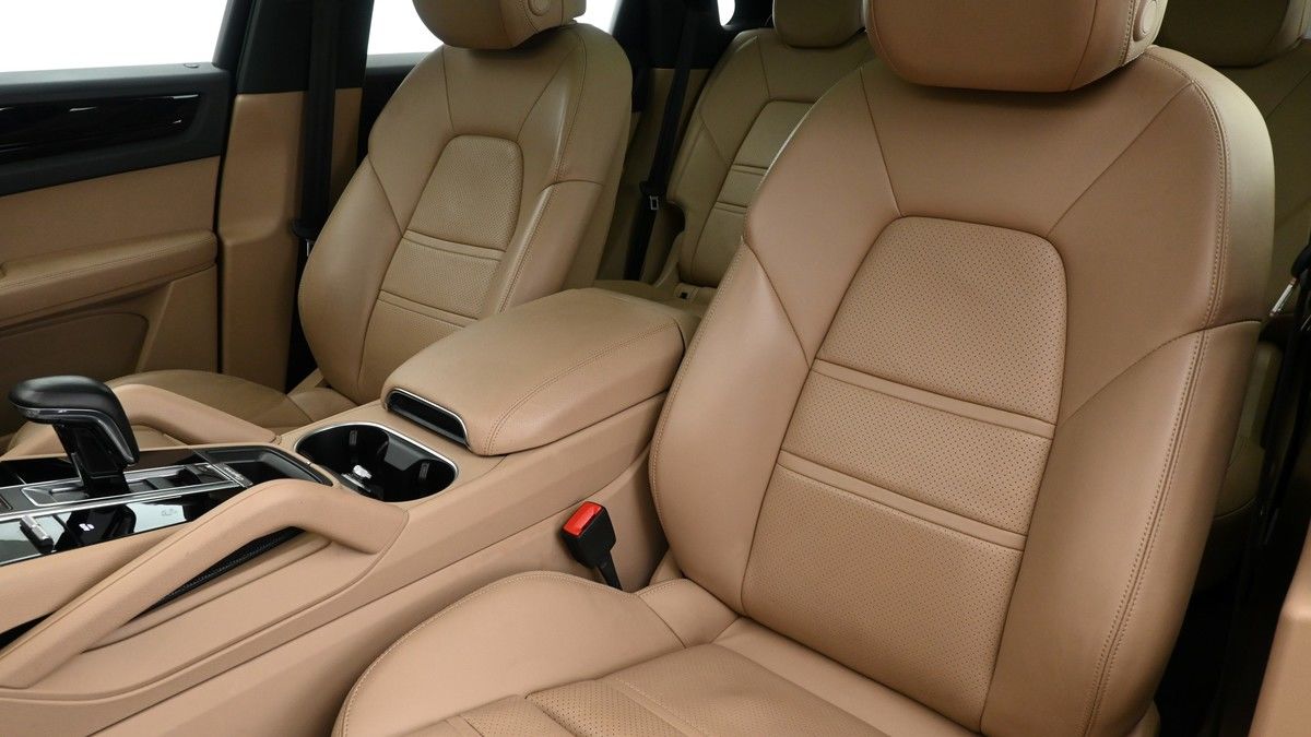 Porsche Cayenne Image 4
