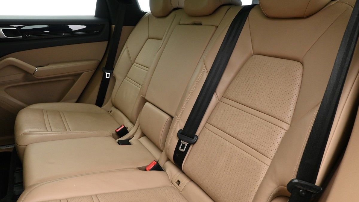 Porsche Cayenne Image 5