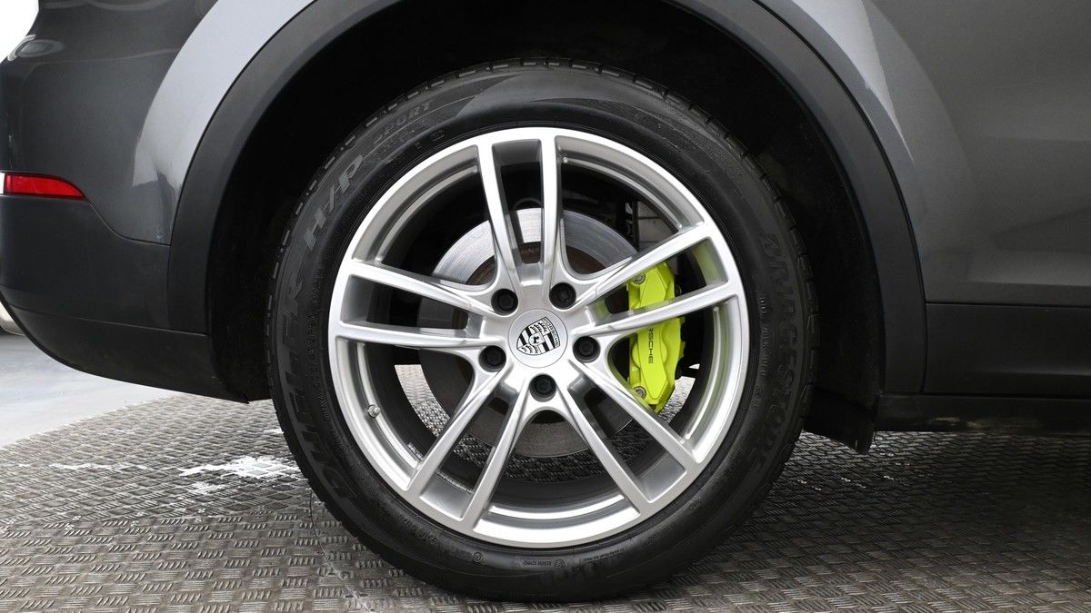 Porsche Cayenne Image 9