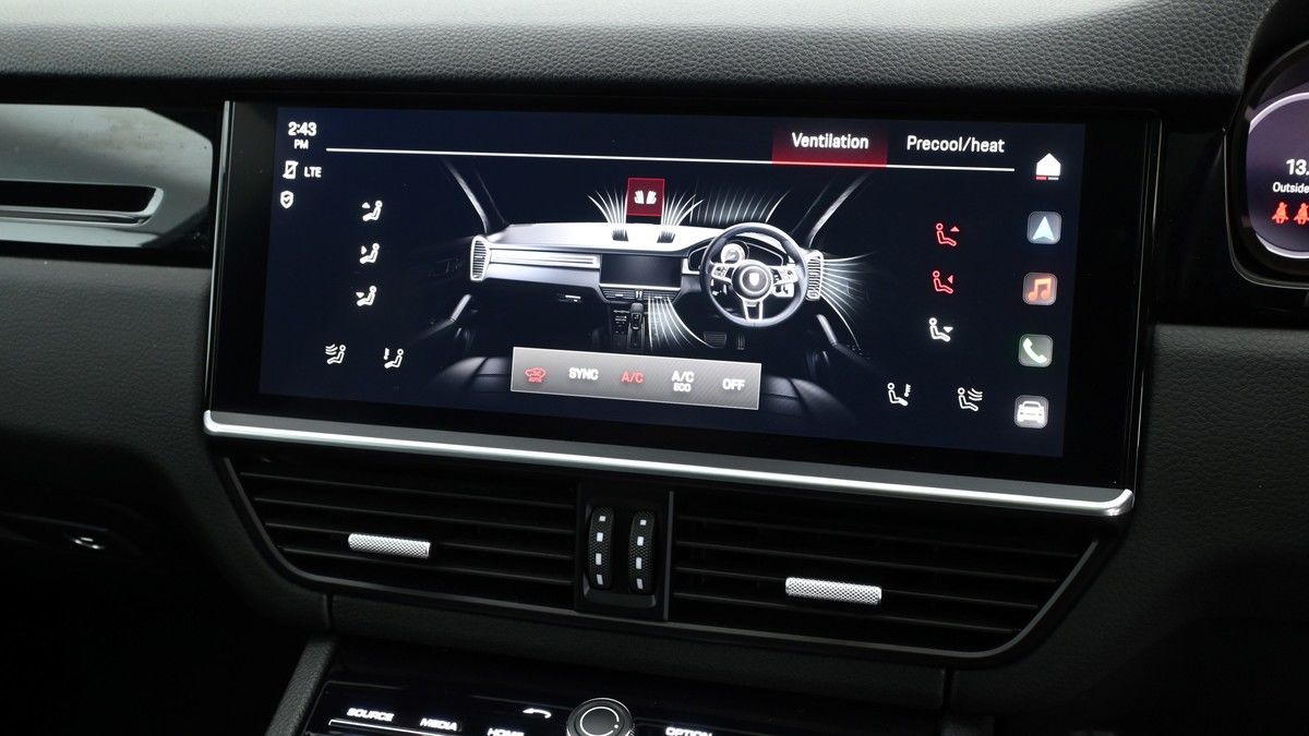 Porsche Cayenne Image 12