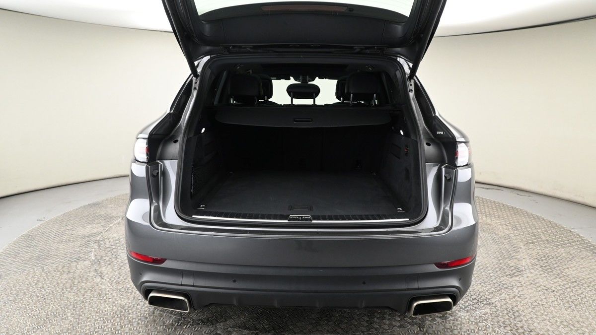Porsche Cayenne Image 10