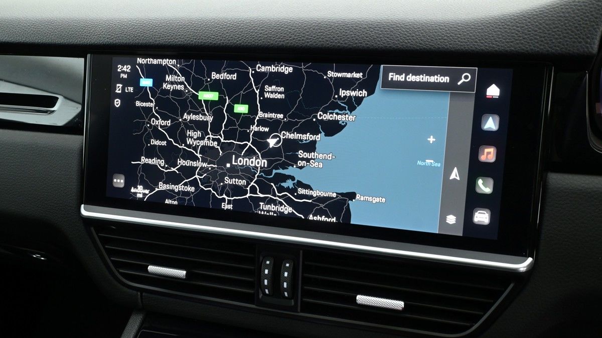 Porsche Cayenne Image 11
