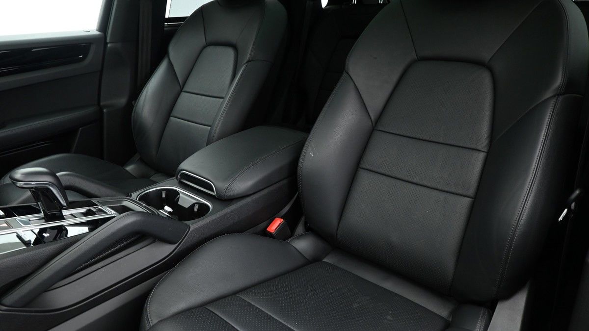 Porsche Cayenne Image 4