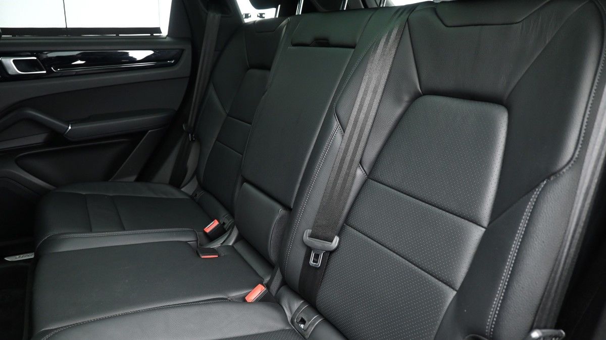 Porsche Cayenne Image 5