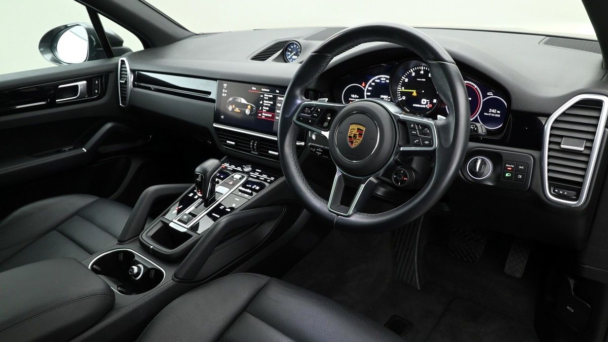 Porsche Cayenne Image 3