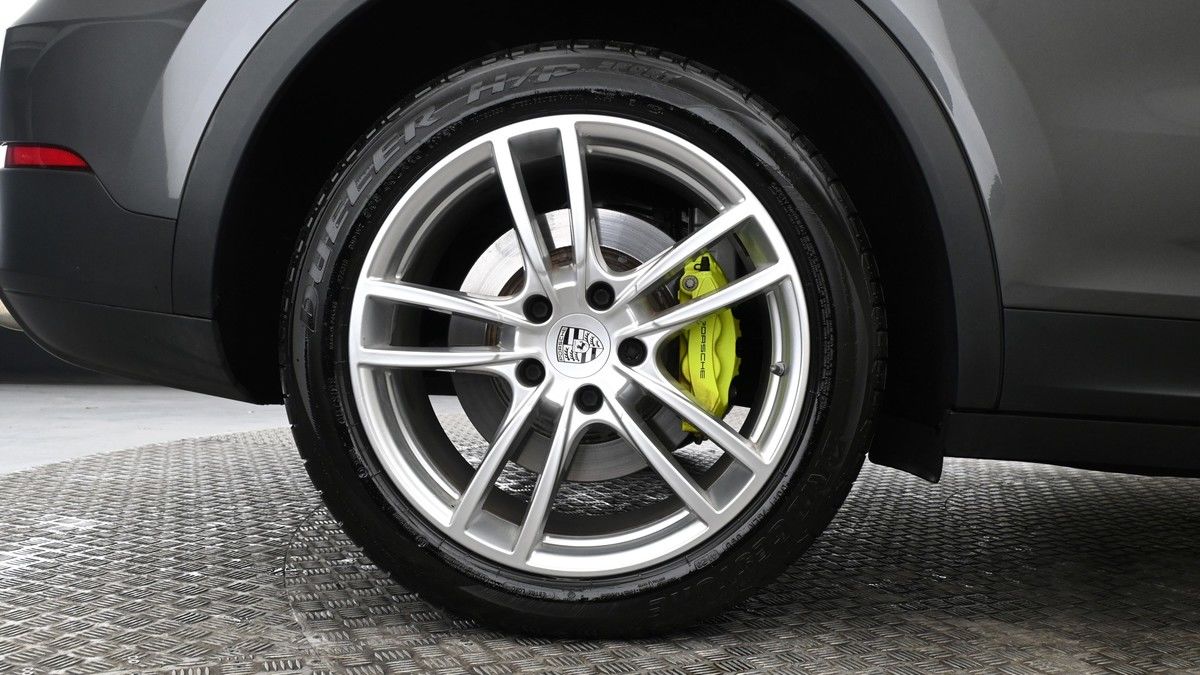 Porsche Cayenne Image 9