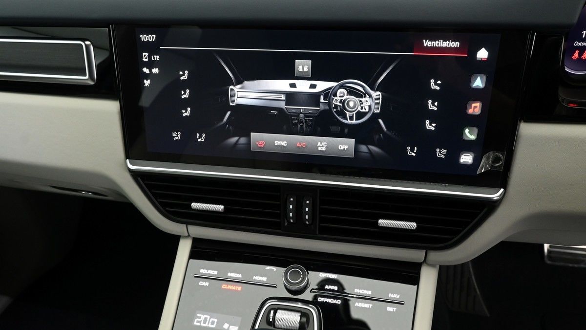 Porsche Cayenne Image 12