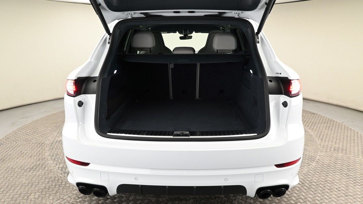 Porsche Cayenne Image 10