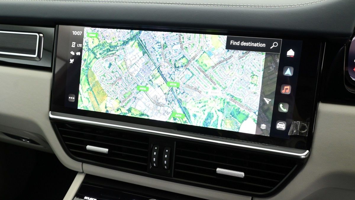 Porsche Cayenne Image 11