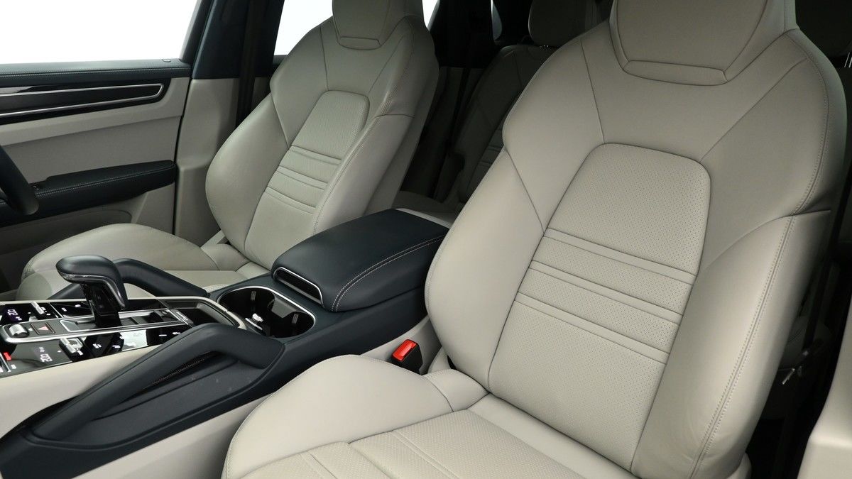 Porsche Cayenne Image 4