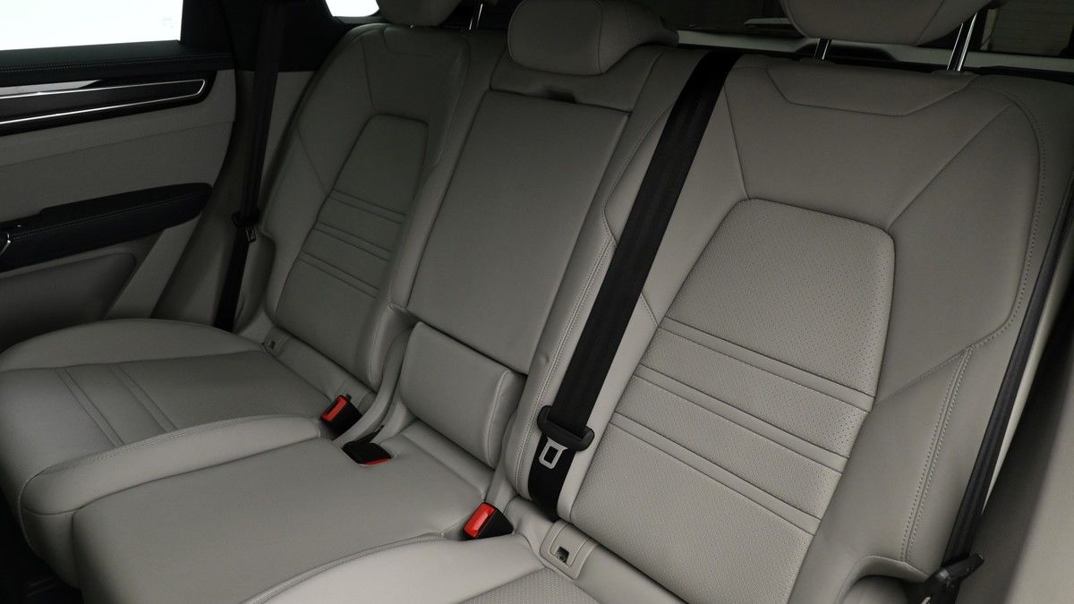 Porsche Cayenne Image 5