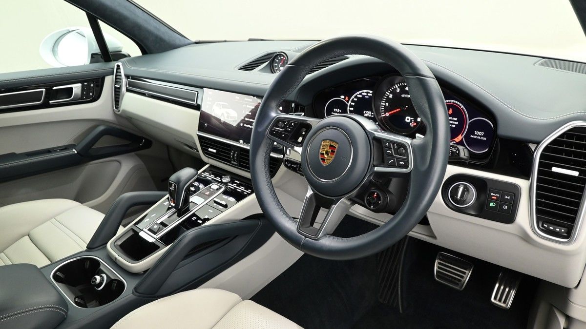 Porsche Cayenne Image 3