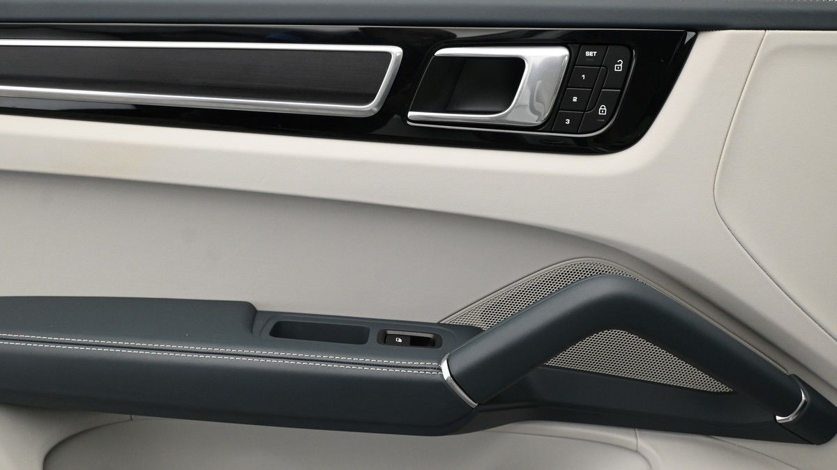 Porsche Cayenne Image 13