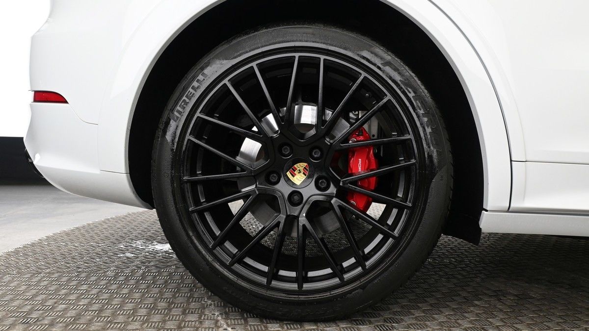 Porsche Cayenne Image 9