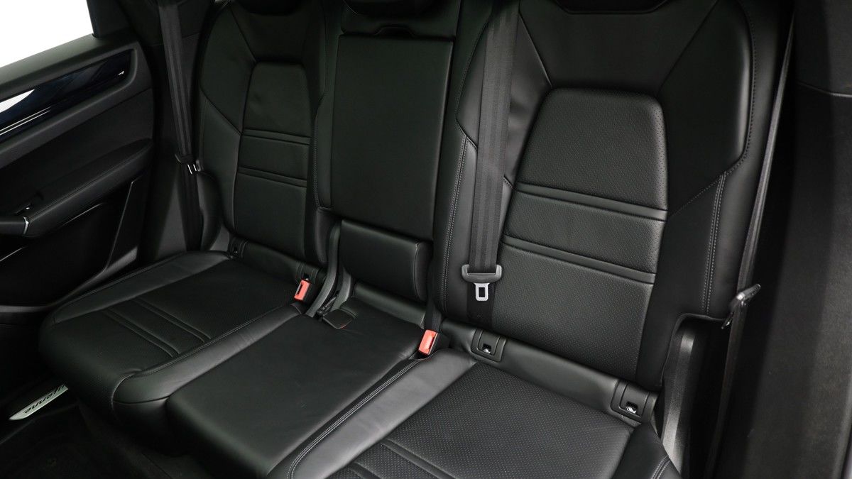 Porsche Cayenne Image 5