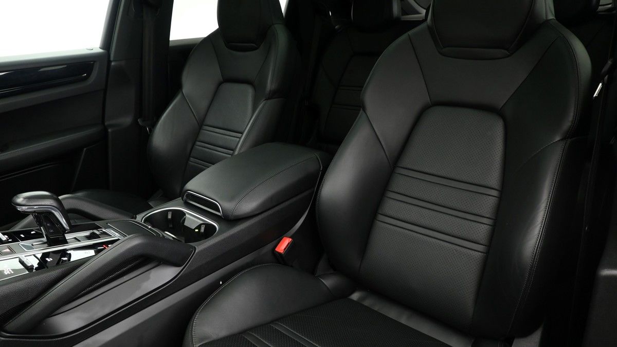 Porsche Cayenne Image 3