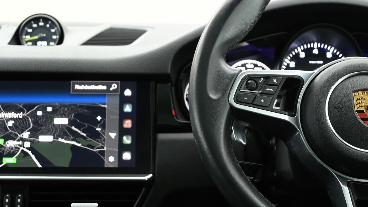 Porsche Cayenne Image 15