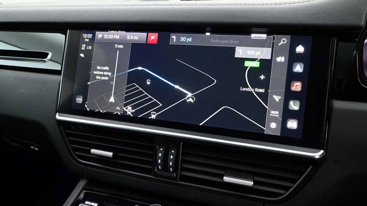 Porsche Cayenne Image 11