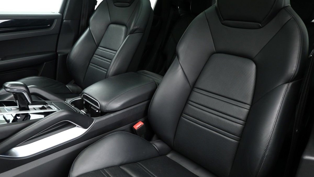 Porsche Cayenne Image 4