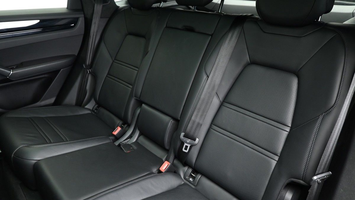 Porsche Cayenne Image 5