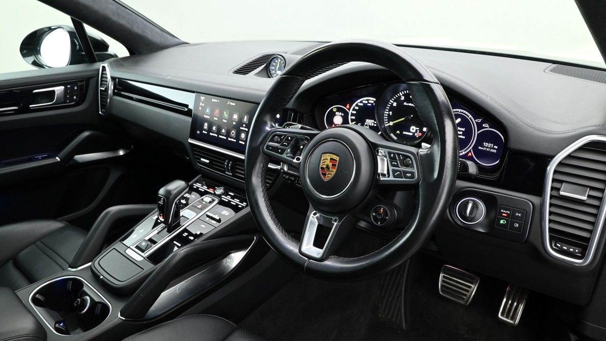 Porsche Cayenne Image 3