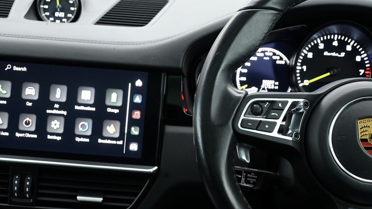 Porsche Cayenne Image 15