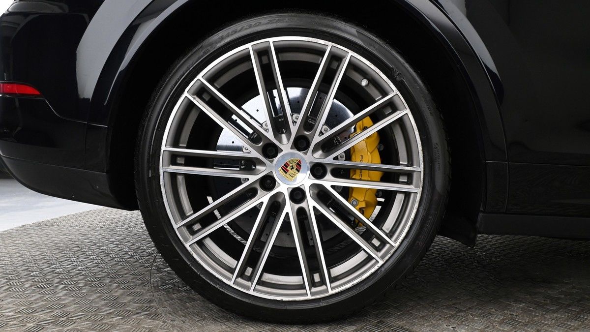 Porsche Cayenne Image 9