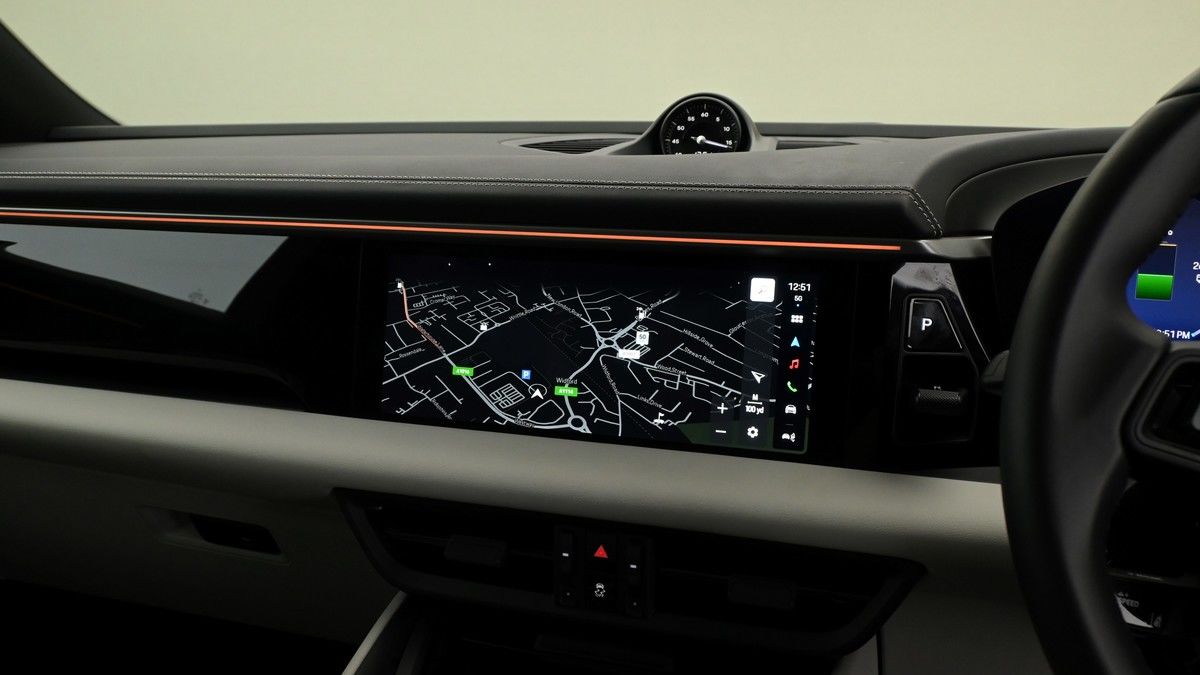 Porsche Macan Image 11