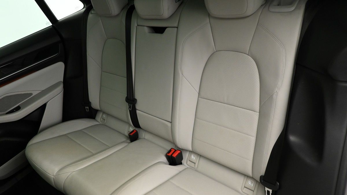 Porsche Macan Image 5