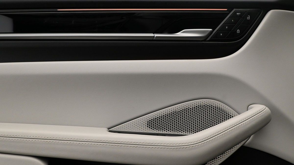 Porsche Macan Image 13