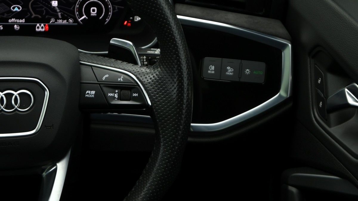 Audi RS Q3 Image 16