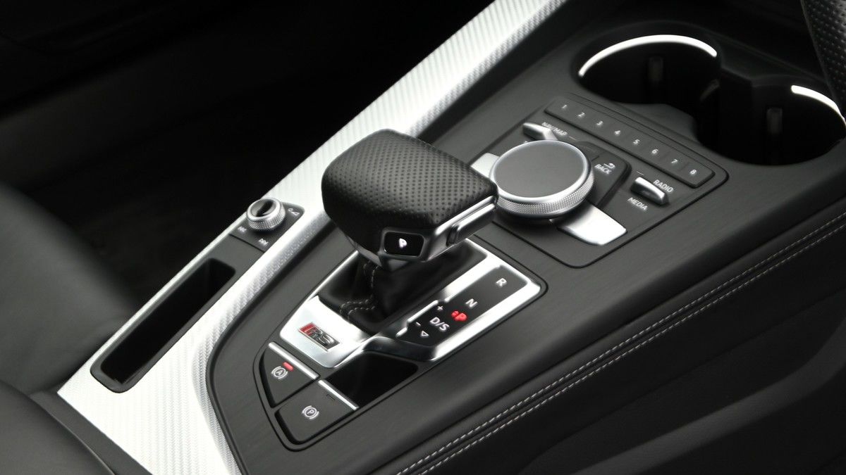 Audi RS4 Avant Image 2