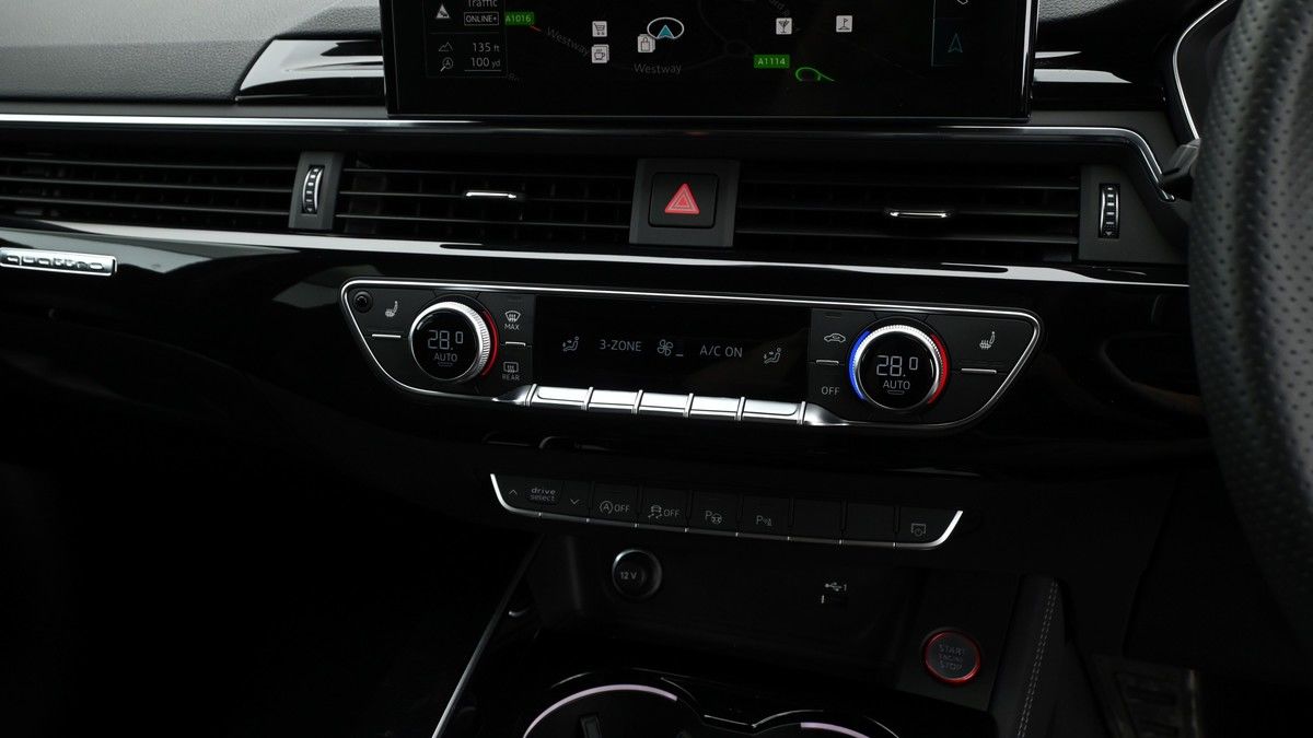 Audi RS4 Avant Image 12