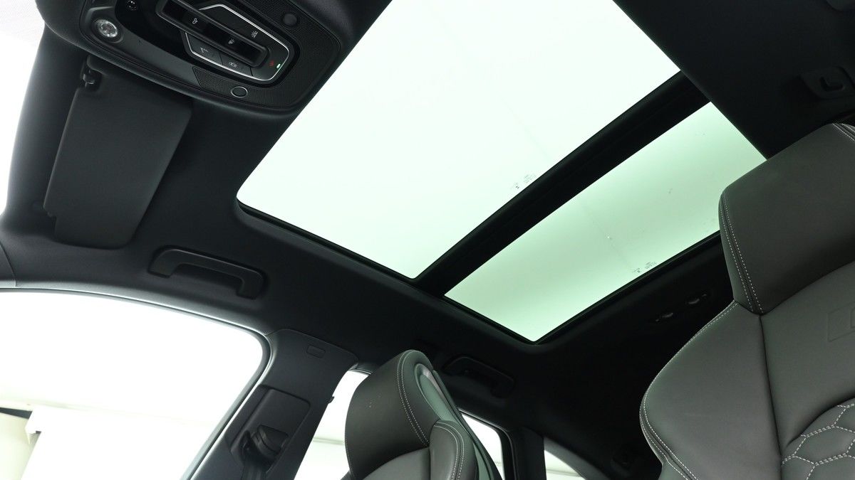 Audi RS4 Avant Image 2