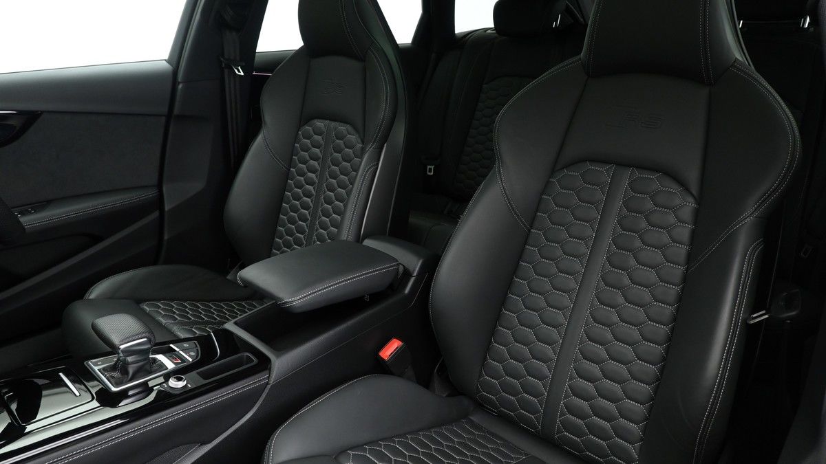 Audi RS4 Avant Image 4