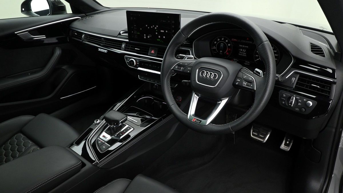Audi RS4 Avant Image 3