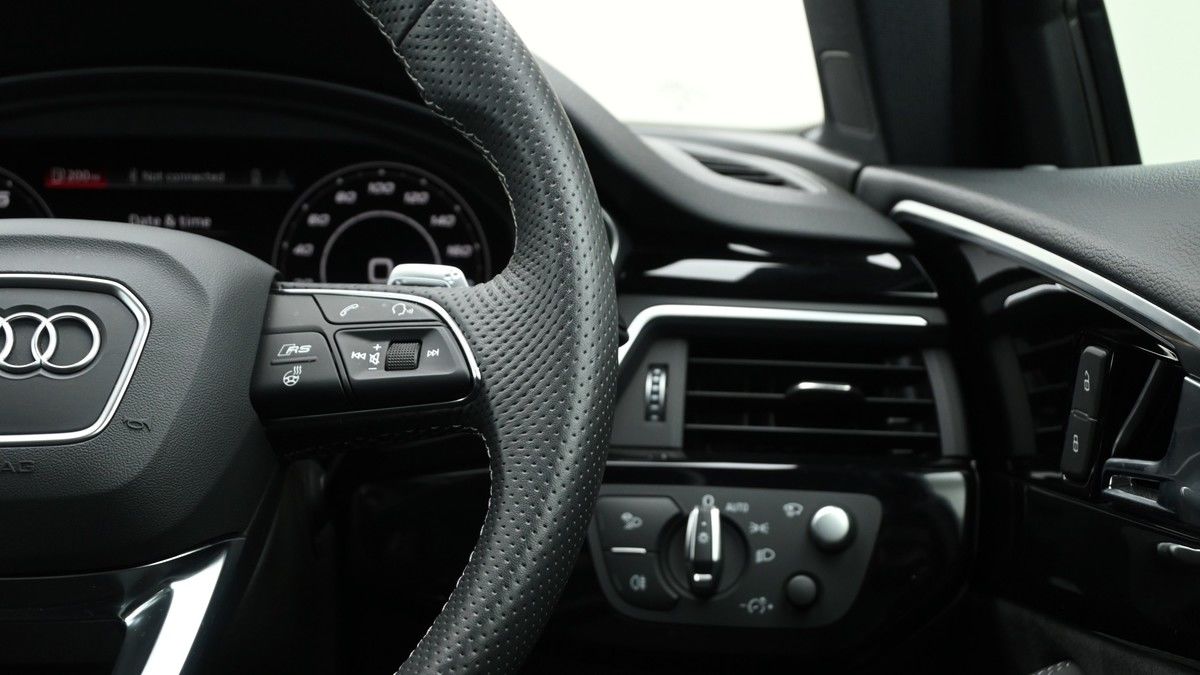 Audi RS4 Avant Image 16