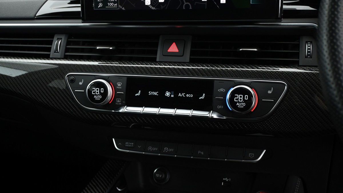 Audi RS4 Avant Image 11