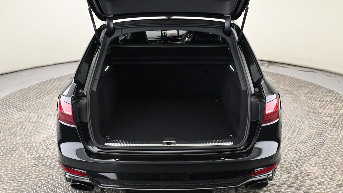 Audi RS4 Avant Image 9