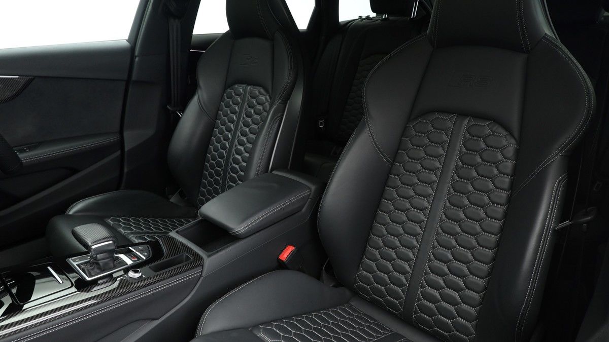 Audi RS4 Avant Image 3
