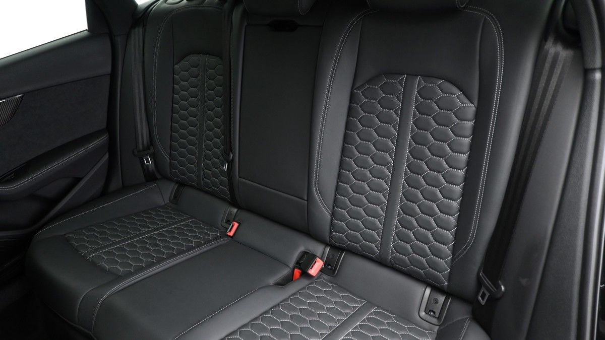 Audi RS4 Avant Image 4