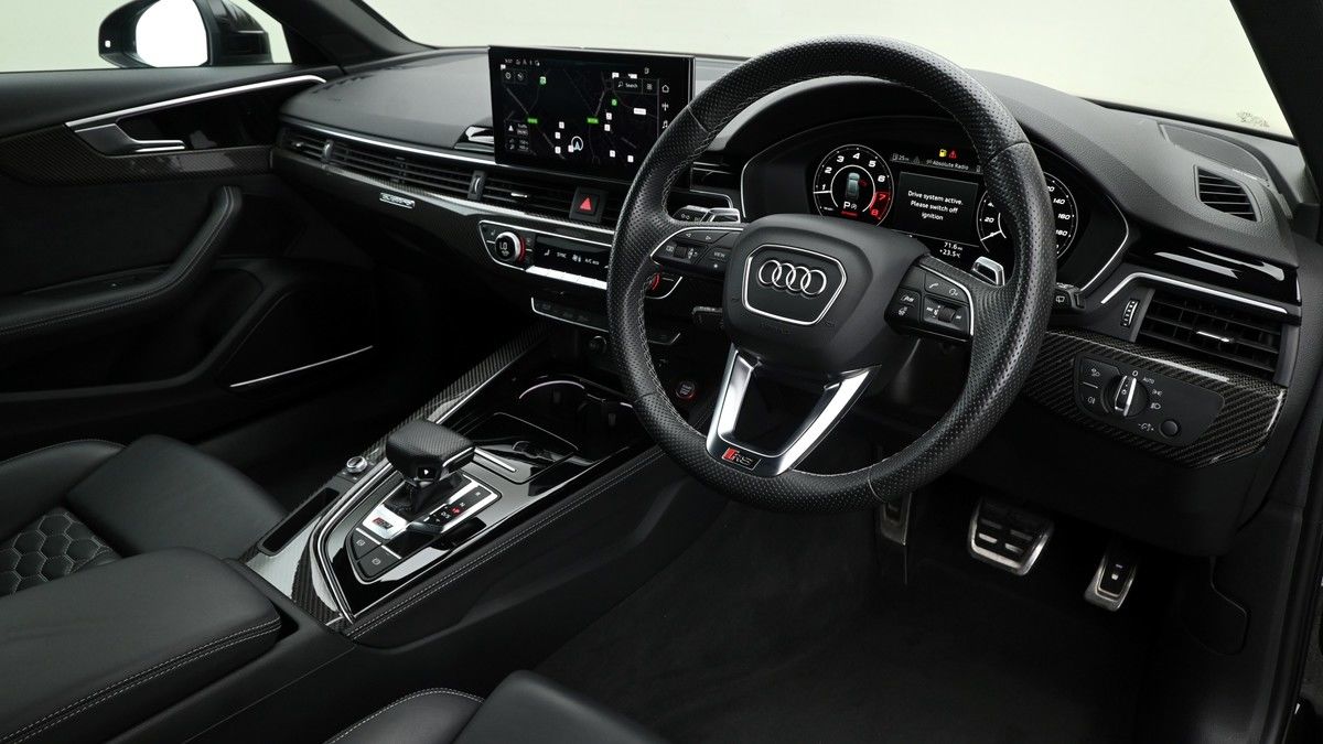 Audi RS4 Avant Image 2