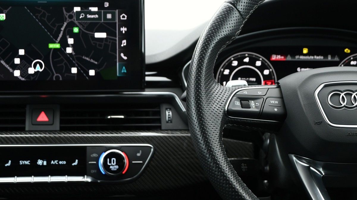 Audi RS4 Avant Image 14
